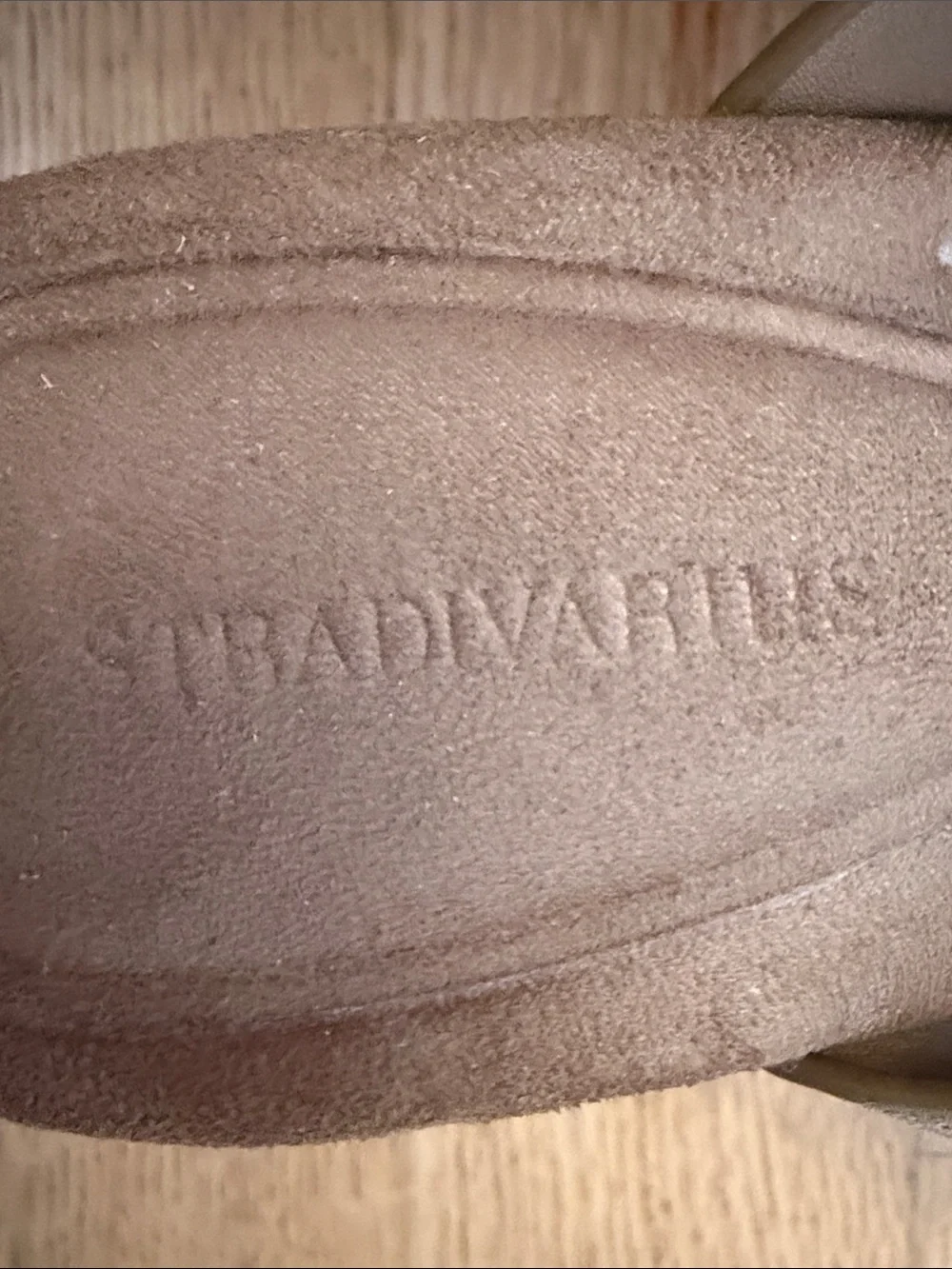 stradivarius taupe light
